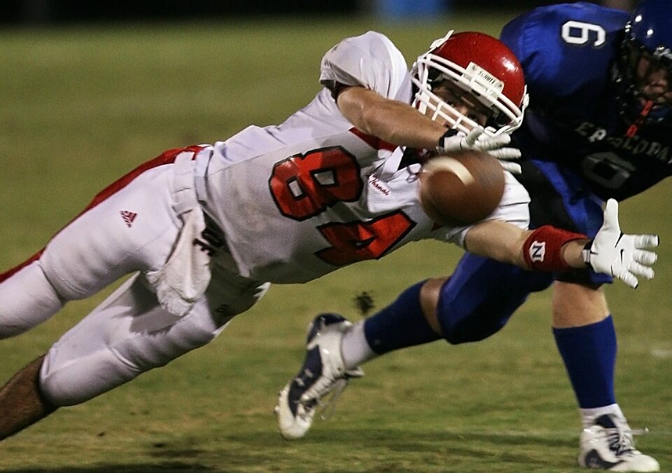 american football man vangt een bal